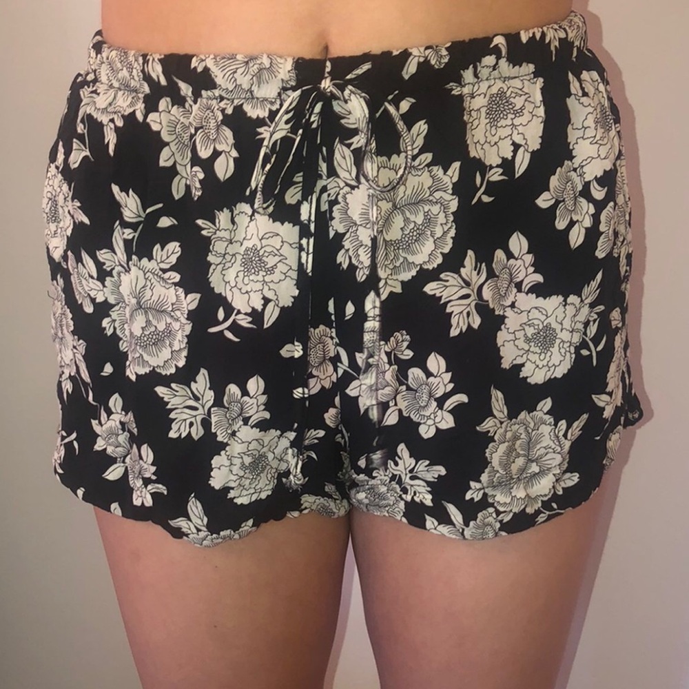 brandy melville flowy shorts